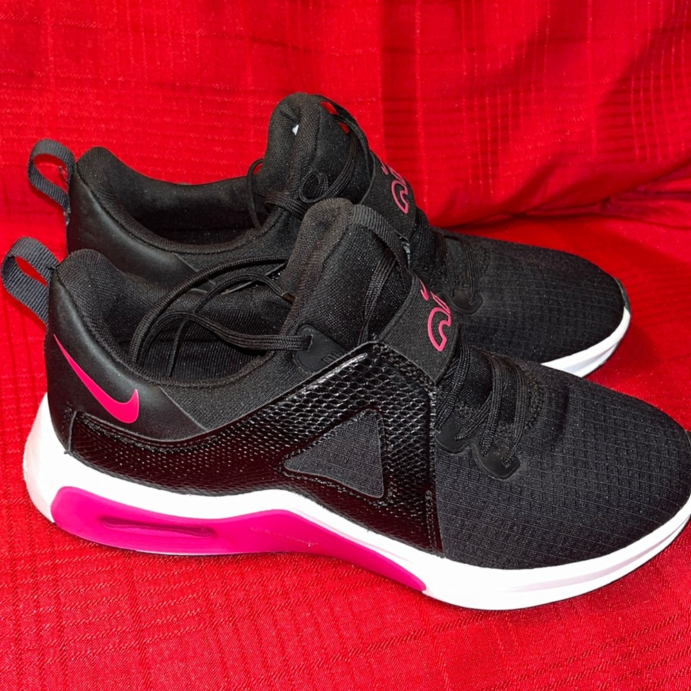 Women’s Size 8.5 NIKE AIR MAX BELLA TR 5 SHOES